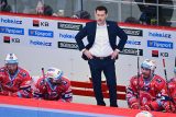 Marek Zadina na lavičce hokejových Pardubic