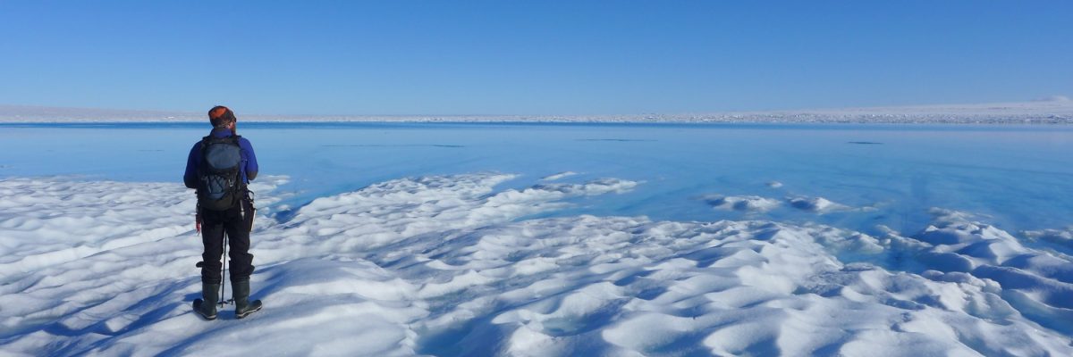 Vědci si zatím nejsou úplně jistí, jestli masivní odvodňování ledovcových jezer ústup ledovce zrychlí, nebo zpomalí