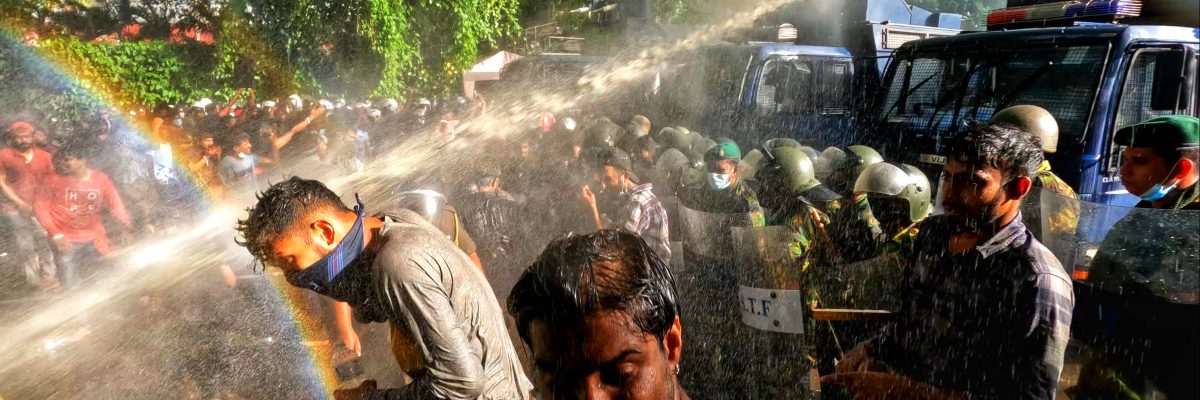 Proti demonstrantům na Srí Lance policie zasahuje vodními děly