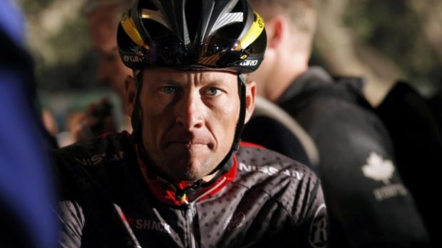 Legenda světové cyklistiky Lance Armstrong vzdal boj o své očištění - archivní snímek