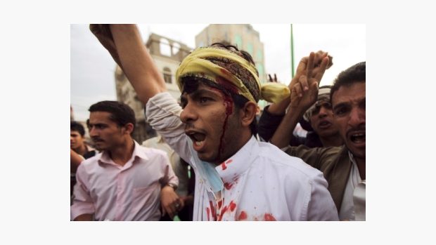 V Káhiře neutichají protiamerické protesty a dochází ke krvavým bitkám