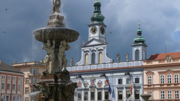 České Budějovice: náměstí Přemysla Otakara II., Samsonova kašna a radnice
