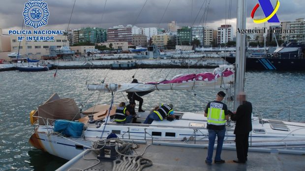 Španělská policie zadržela loď se čtyřmi Čechy, kteří pašovali kokain
