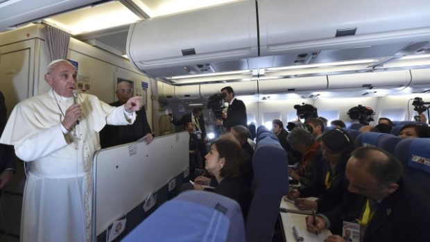Papež František na setkání s novináři na palubě letadla cestou z Filipín