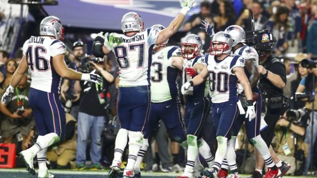 Hráči týmu New England Patriots porazili ve finále amerického fotbalu tým Seattle Seahawks