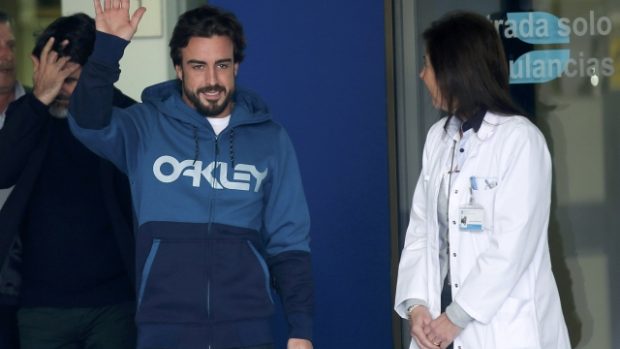 Fernando Alonso opouštěl nemocnici s pozitivními zprávami, o Velkou cenu Austrálie ale přijde