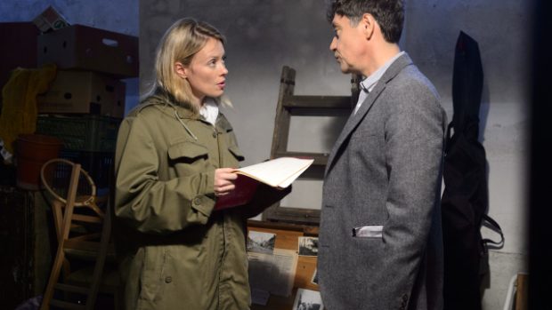 Herci Linda Rybová a Pavel Kříž při natáčení jedné ze scén šestého pokračování příběhů o básnících