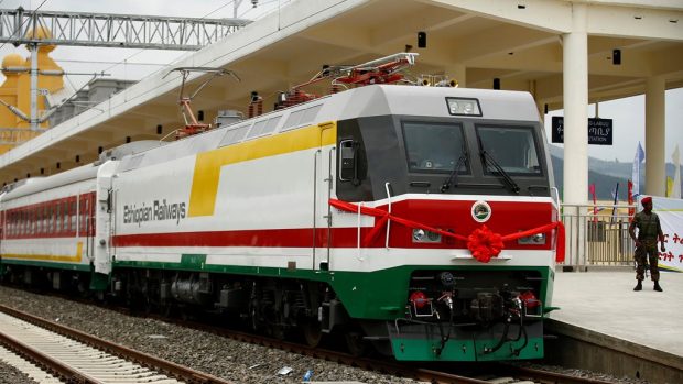Nová trať vybudovaná Čínou spojuje Etiopii s pobřežím