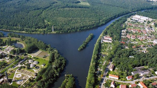 Křižovatka průplavu Odra–Dunaj s Hlivickým průplavem u Kandřína-Kozlí v Polsku