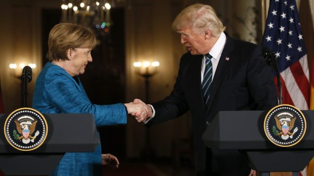 Schůzka amerického prezidenta Donalda Trumpa a německé kancléřky Angely Merkelové