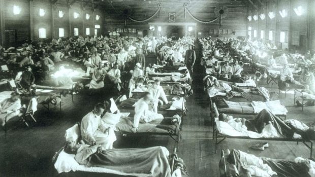 Před 100 lety vypukla španělská chřipka. Dnes by podle epidemiologa zabíjela stejně