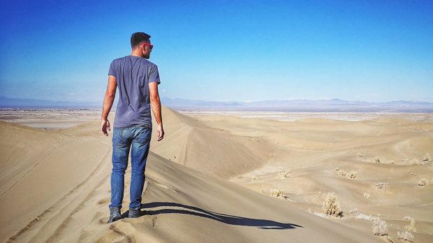 Cestovatel Martin Půlpán v íránské poušti Varzaneh