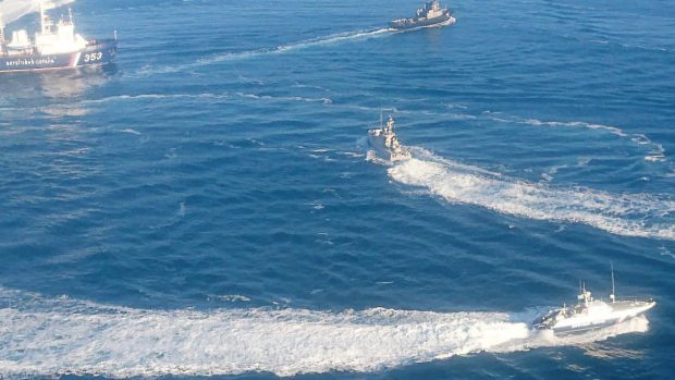 Ruská strana přímo na moři napadla ukrajinské lodi