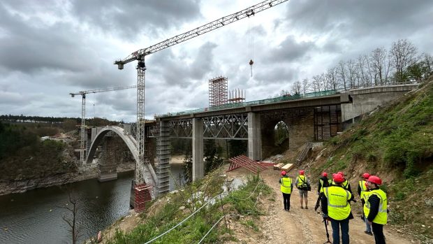 Nový mostní oblouk přes Orlík u Červené nad Vltavou