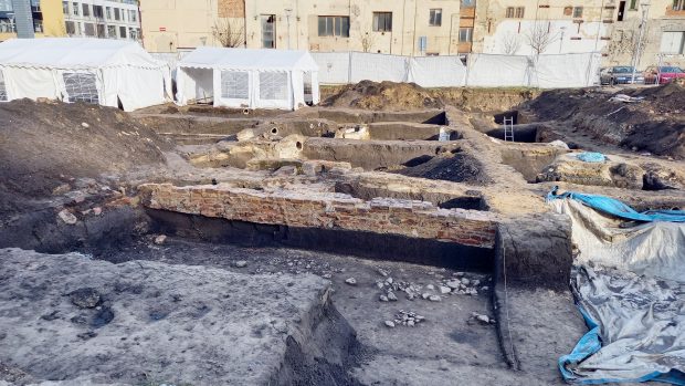 Archeologické vykopávky v části Palackého náměstí v centru Kralup nad Vltavou