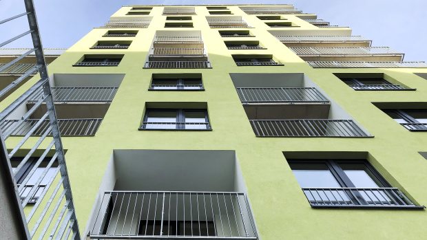 Češi rádi ukládají úspory do nemovitostí