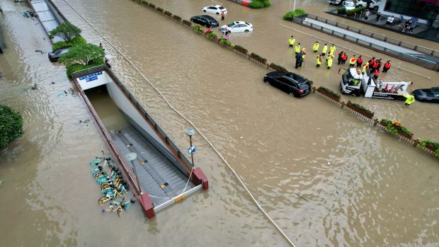 Letecký pohled ukazuje záplavy v provincii Fu-ťien ve městě Fu-čou po příchodu tajfunu Doksuri, který přinesl silné deště