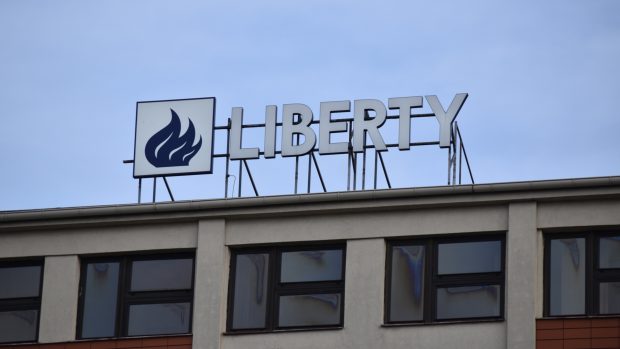 Logo na střeše ředitelství
