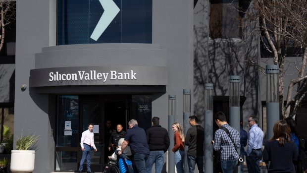 Fronta před Silicon Valley Bank