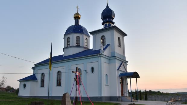 Obnovený kostel ve volyňských Hrušvicích