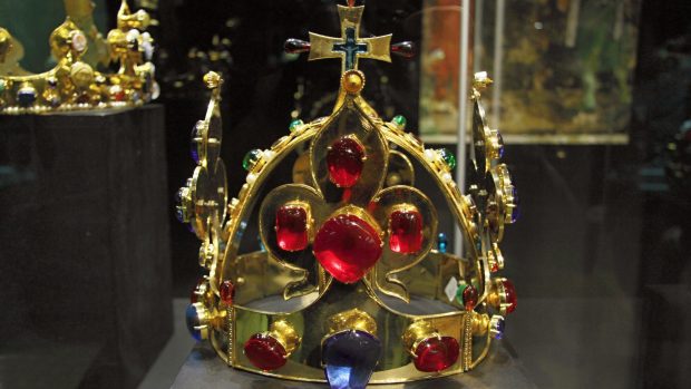 Svatováclavská koruna z korunovačních klenotů