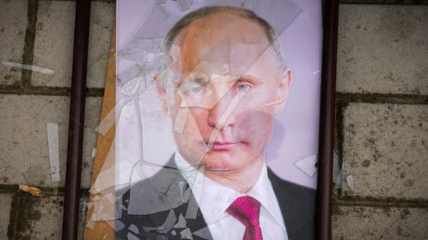 Portrét Vladimira Putina v Chersonu