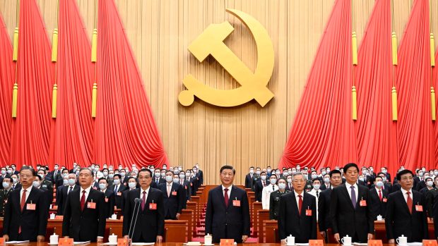 Výsledkem týdenního sjezdu Komunistické strany Číny je pokračování prezidenta Si Ťin-pchinga ve funkci generálního tajemníka