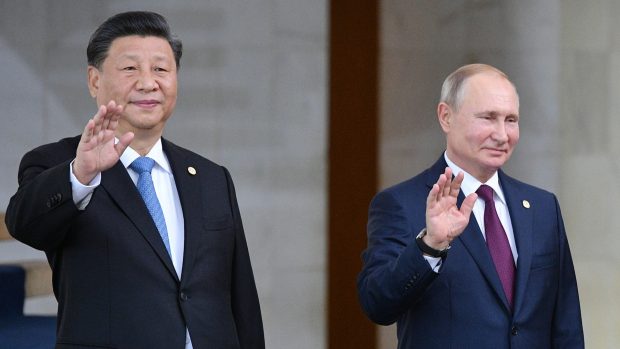 Čínsky prezident Si Ťin-pching a ruský prezident Vladimir Putin (archivní foto)