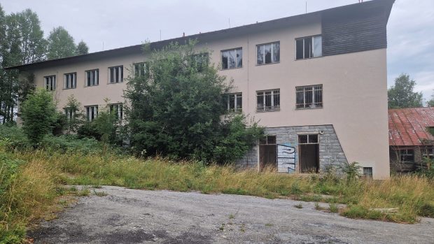 Bývalá kasárna pohraniční stráže u Přední Zvonkové na Českokrumlovsku