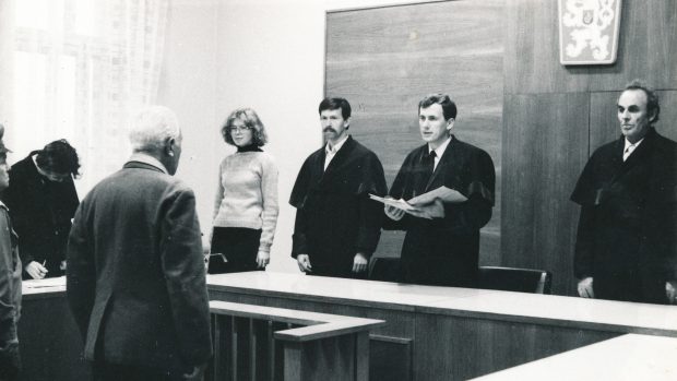 Josef Baxa jako soudce Okresního soudu v Plzni v roce cca 1985