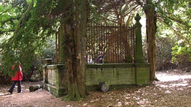 Údajný hrob Robina Hooda ve Velké Británii