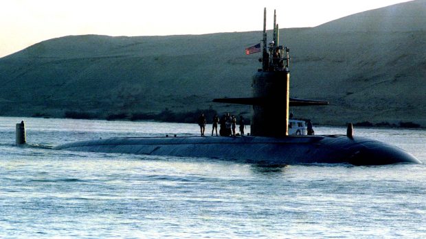 Americká ponorka Pittsburgh v Suezským průplavu