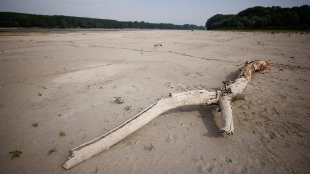 Hladina největší italské řeky Pád na severu země je nejníž za posledních 70 let