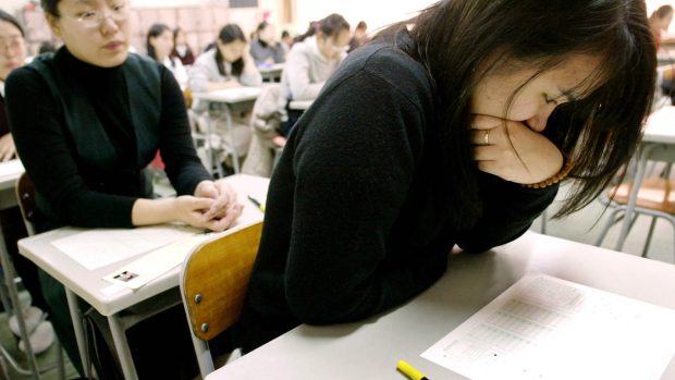 Jihokorejští studenti hromadně píší přijímací testy na vysoké školy