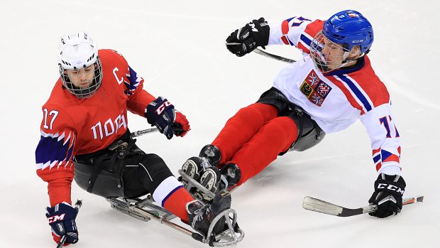 Para hokejista Karel Wágner během zápasu s Norskem na olympijských hrách v Pchjongčchangu