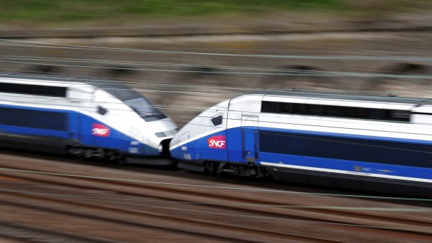 Francii čeká týden plný stávek, odstartuje jej „černé úterý“. (Ilustrační snímek rychlovaku TGV francouzské společnosti SNCF.)