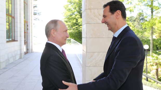 Vladimir Putin a Bašár Asad při setkání v Soči 17. května 2018