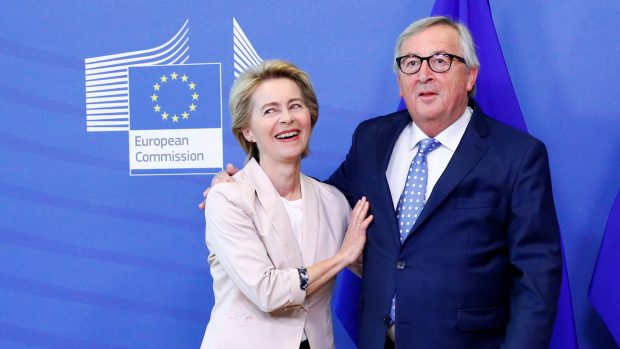 Předseda Evropské komise Jean-Claude Juncker a německá ministryně obrany Ursula von der Leyenová, která je nominována do čela komise