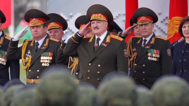 Běloruský prezident Alexandr Lukašenko rozhodl o konání oslav výročí konce druhé světové války i navzdory pandemii