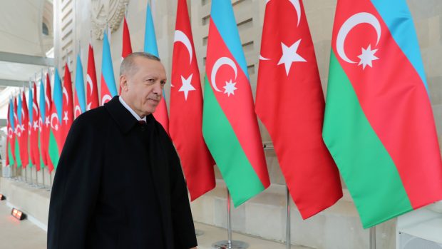 Turecký prezident Recep Tayyip Erdogan na vojenské přehlídce v ázerbájdžánském Baku