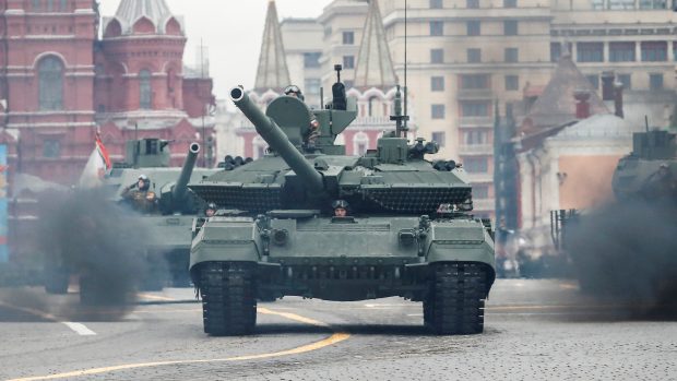 Tank T-90M na přehlídce na Rudém náměstí v Moskvě v roce 2021