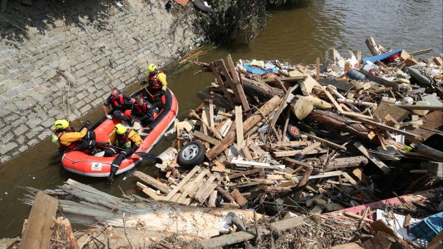 Belgické úřady stále pohřešují padesát lidí po ničivých povodních