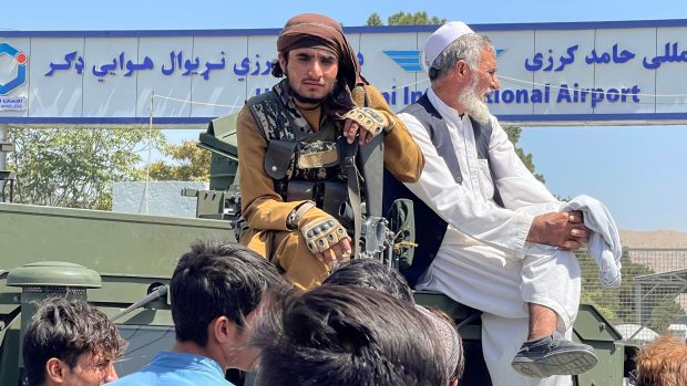 Bojovníci Tálibánu překročili hranice afghánské metropole v neděli