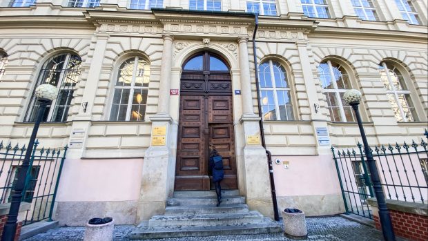 Budova 1.lékařské fakulty v Praze