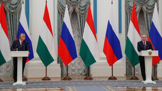 Maďarský premiér Viktor Orbán (vlevo) se v Moskvě sešel s ruským prezidentem Vladimirem Putinem