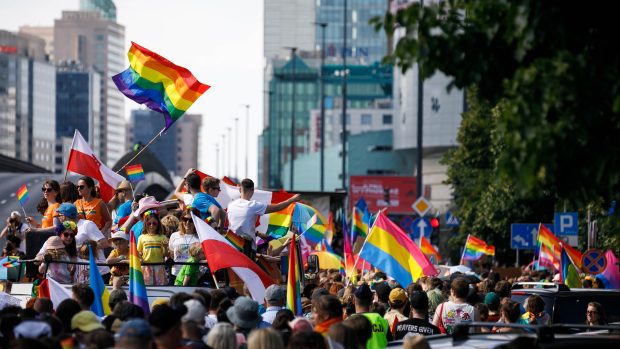 Průvod za podporu LGBT komunity ve Varšavě