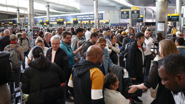 Technické problémy na londýnském letišti způsobily zpoždění několika letadel.