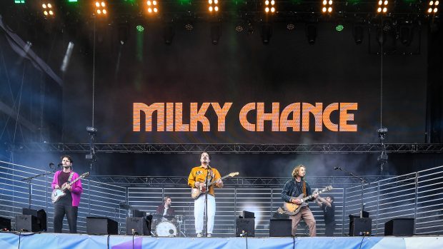 Německá kapela Milky Chance na koncertě v Berlíně, 24. září 2022