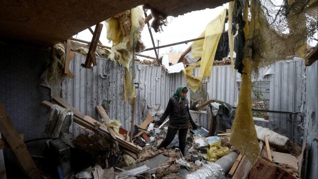 Zničený dům po ruském útoku ve vesnici Novooleksandrivka v Chersonské oblasti