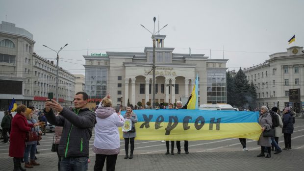 Obyvatelé Chersonu slaví osvobození svého města od ruské armády